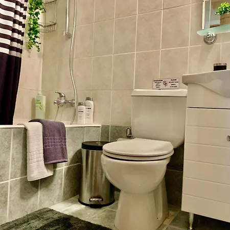 Modern 2-Bedroom Apartment With Free Parking In Central Nicosia *